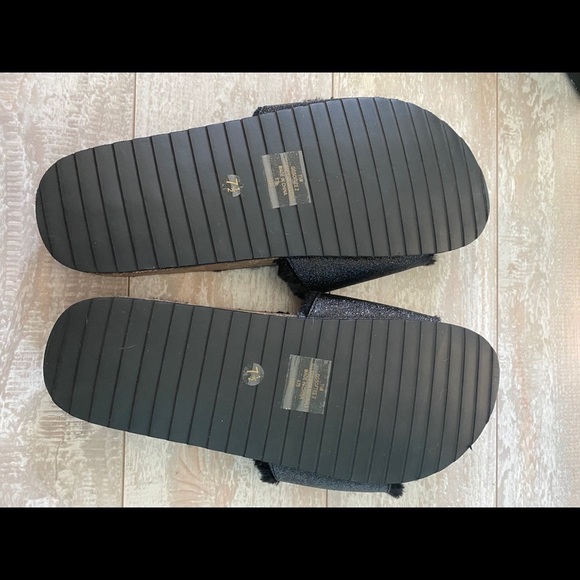 GBG Black Metallic Slides w/ Faux Suede & Fur Size 7.5 - Picture 5 of 6